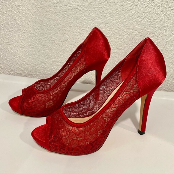 Red Lace Heels - Picture 4 of 9
